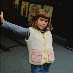 Cream boucle knit sleeveless vest with yellow hem and pink pockets never worn